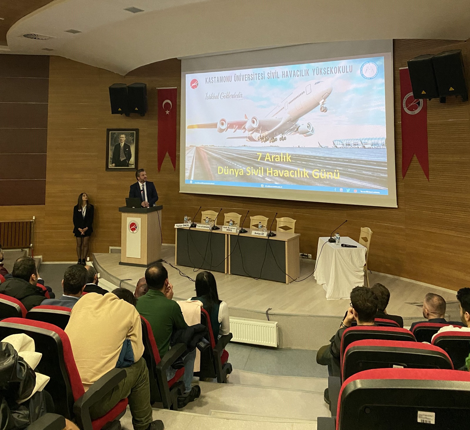 Kastamonu Üniversitesi Sivil Havacılık Yüksekokulu ve Havacılık Kulübü öğrencileri 7 Aralık Dünya Sivil Havacılık Gününü kutladı