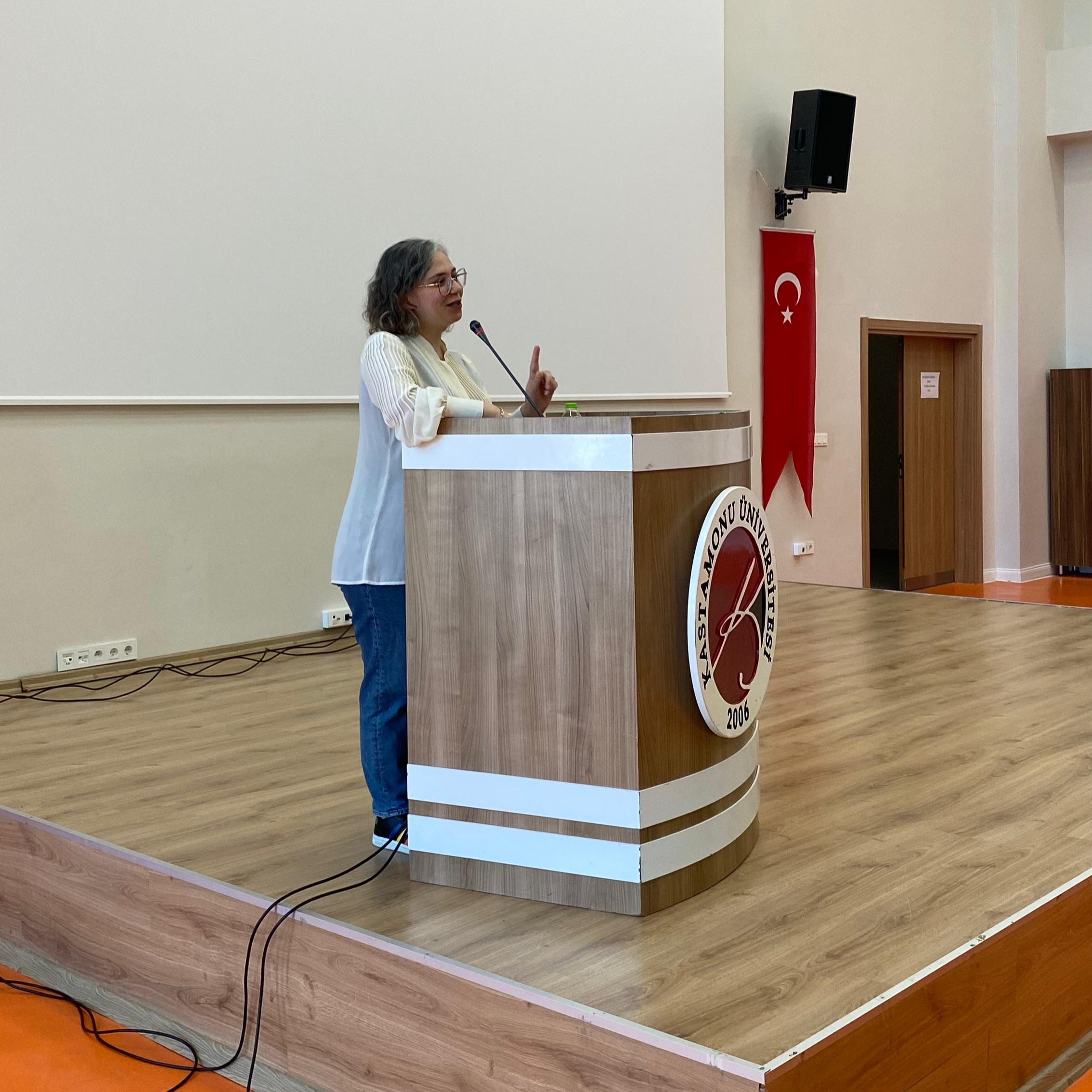 Sektör-Akademi buluşması kapsamında Havacılık Yönetimi öğrencileri tarafından davet edilen Tuğba GÜLBABA hanımefendi ile birlikte bir panel gerçekleştirildi. 