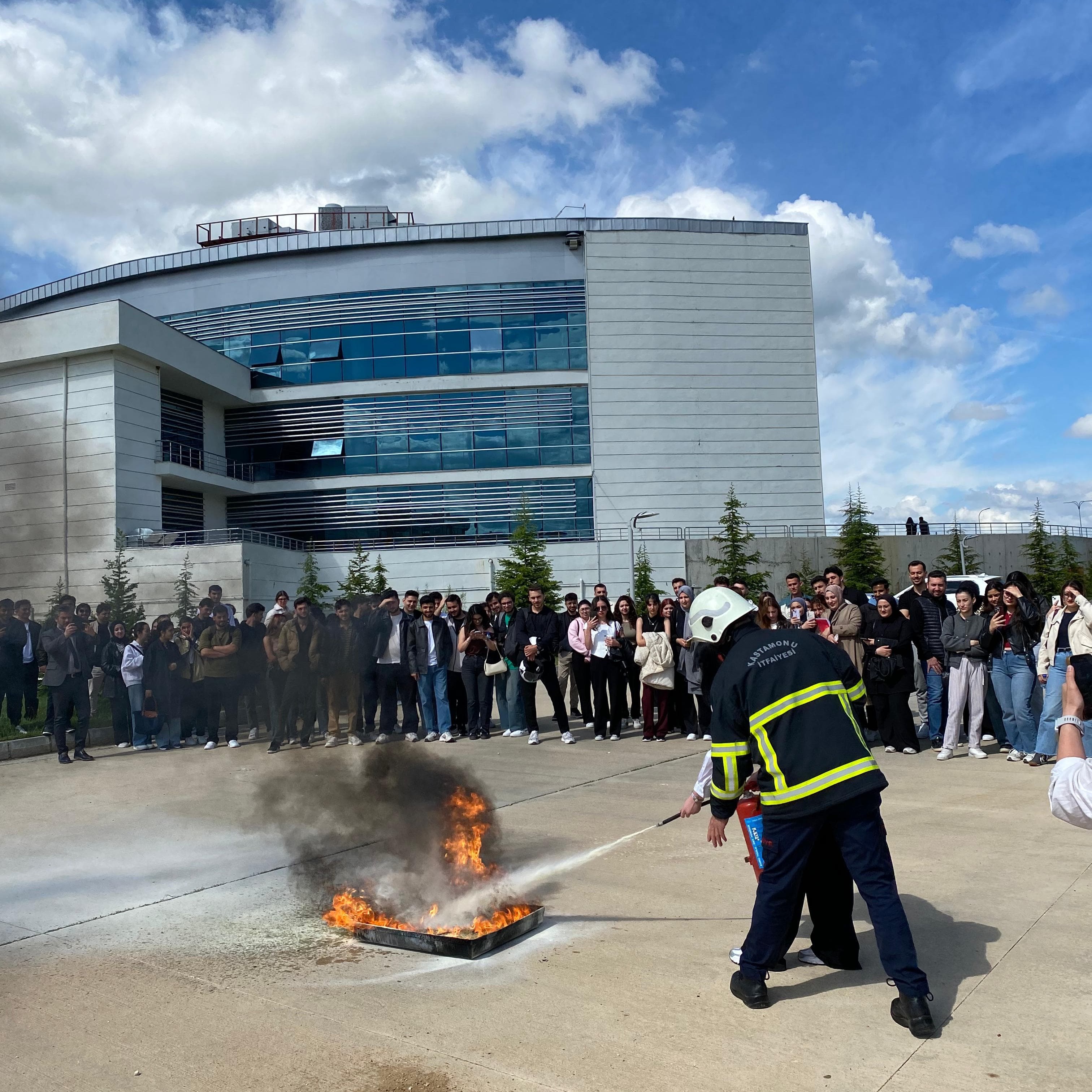 Kastamonu Üniversitesi Sivil Havacılık Yüksekokulu ve Sosyal Sorumluluk Topluluğu'ndan öğrencilere