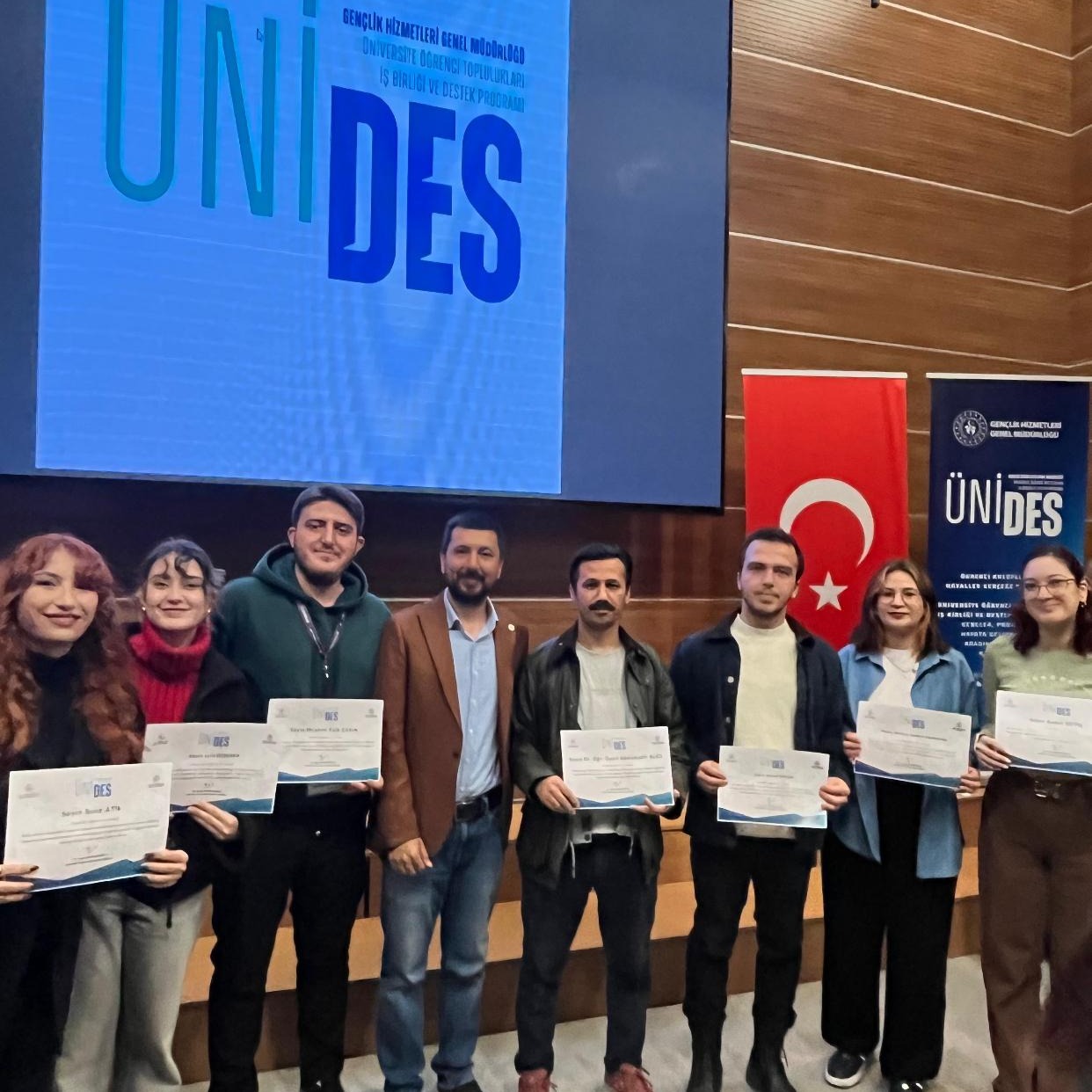 ÜNİDES Programı Kapsamında Öğrenci Topluluklarına Sertifika Takdimi