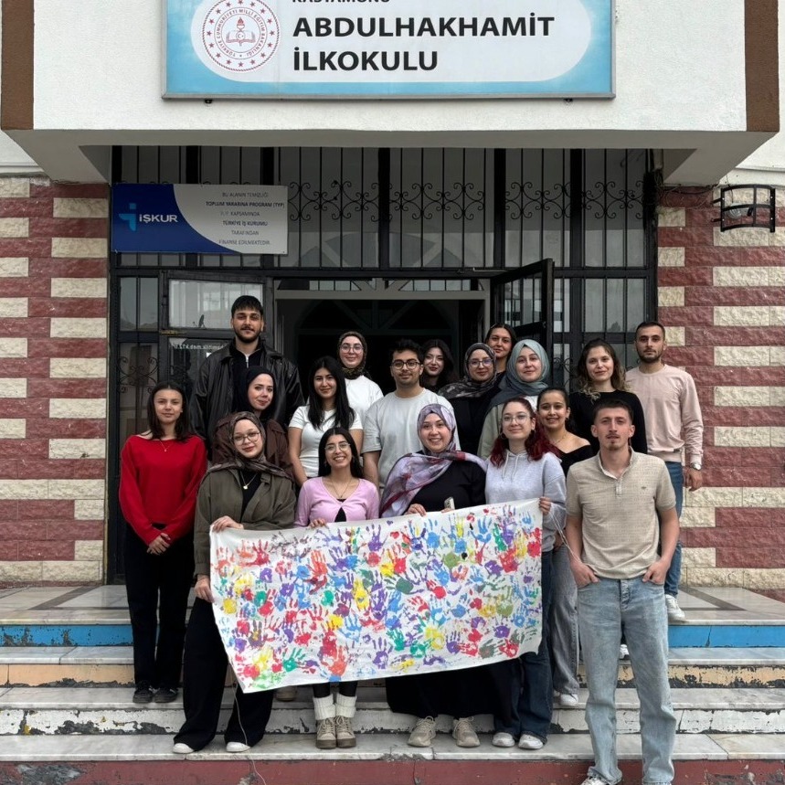 Kastamonu Üniversitesi Öğrencilerinden Çocuklara Bayram Neşesi