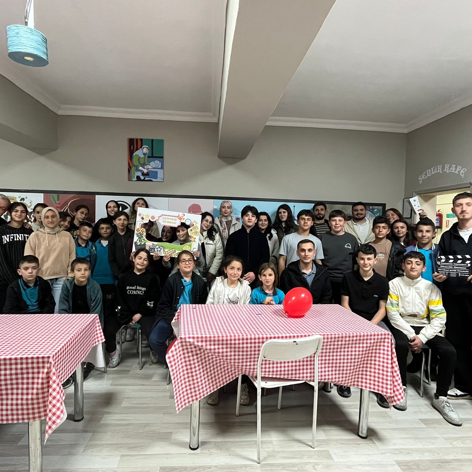 Kastamonu Üniversitesi Öğrencilerinden "Bir Perde Bir Umut" Projesi: Devrekani’de Havacılık Temalı Film Gecesi 