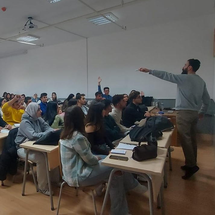 Yüksekokul Müdür Yardımcımız Doç. Dr. Mehmet YAŞAR tarafından Tübitak 2209 A Proje yazma eğitimi gerçekleştirildi.